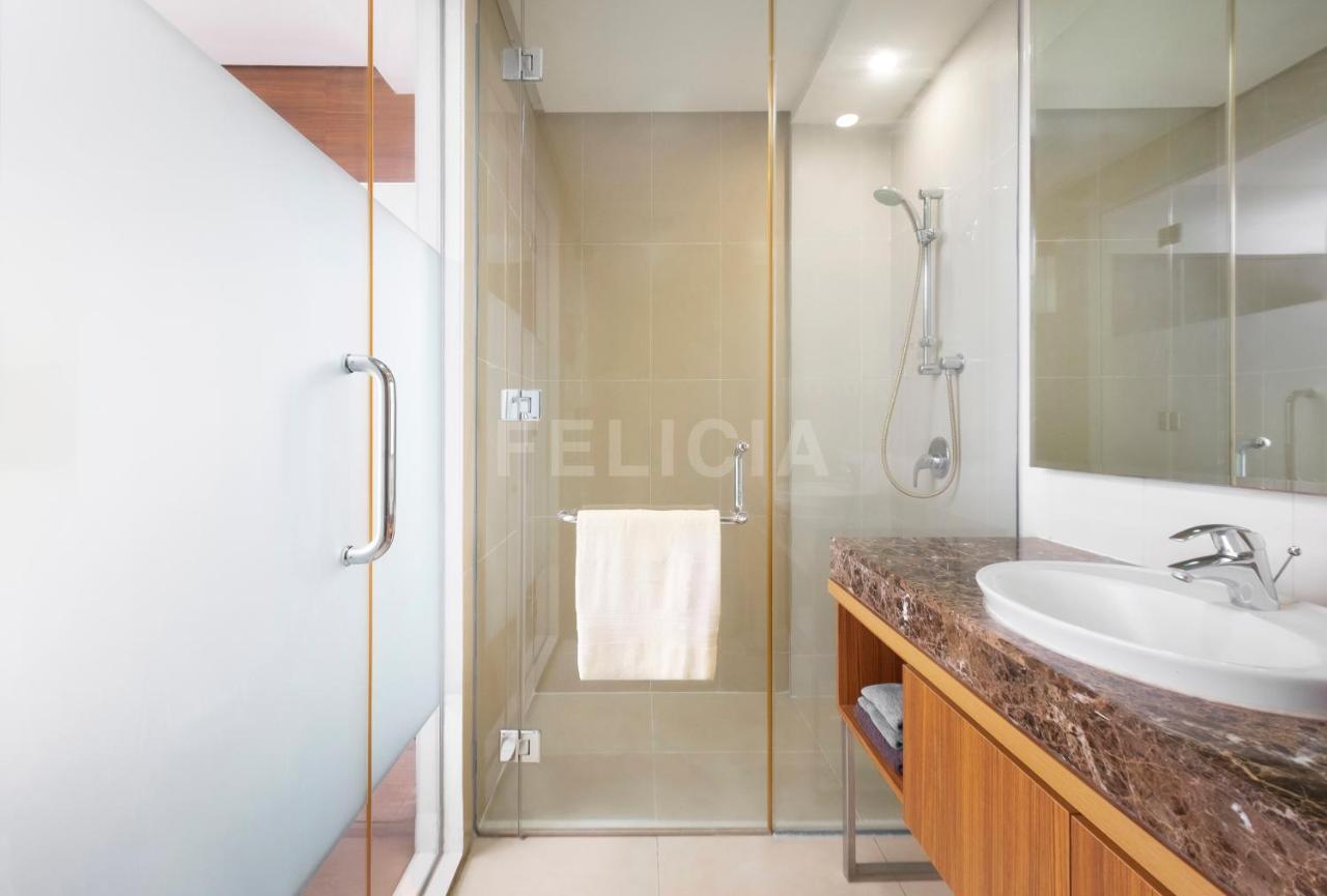 With Felicia, Retired. 60sqm 1br